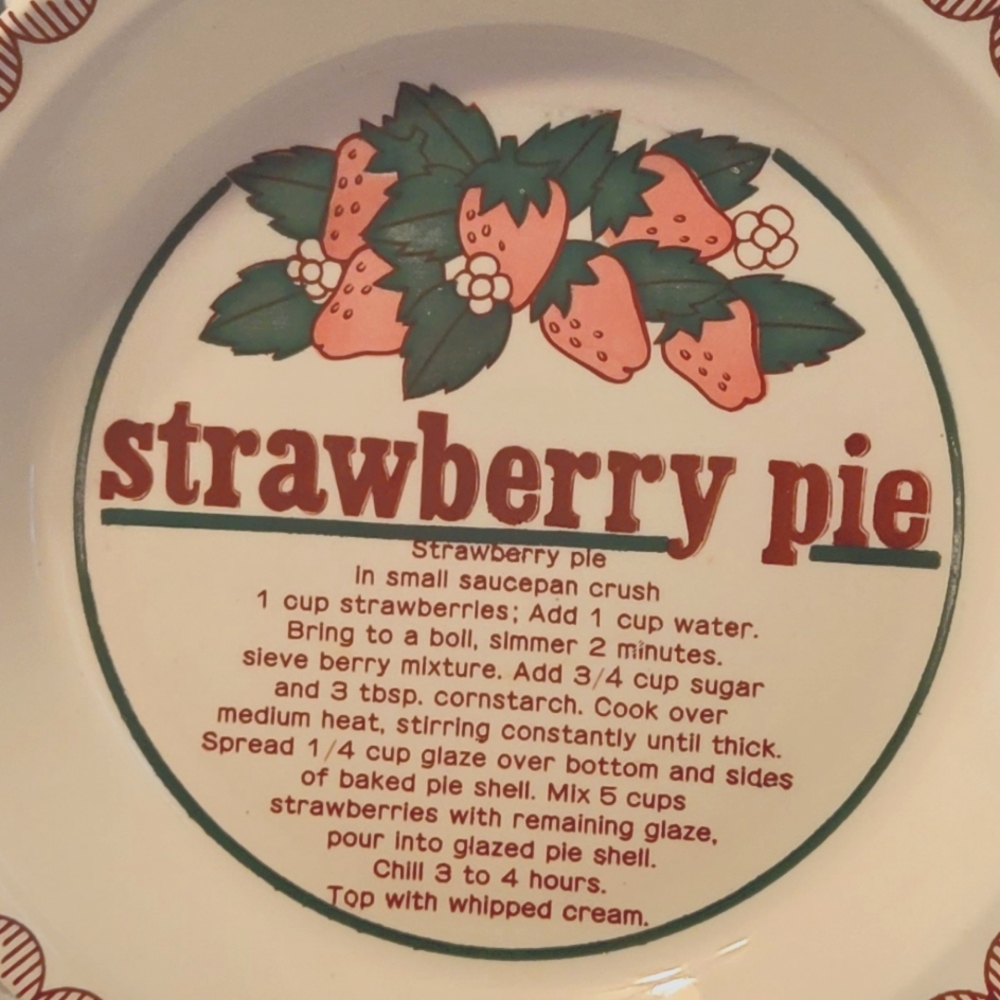Vintage Mount Clemens Strawberry Pie Plate with Recipe, Made in Japan - Picture 2 of 7